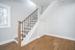 staircase-with-metal-balusters