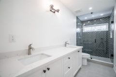 modern-bathroom-design-with-glass-walk-in-shower-1536x1024