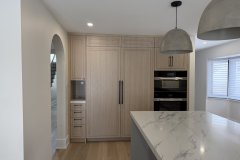 kitchen-island-with-marble-countertop-and-grey-pendant-lights