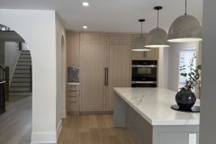 kitchen-island-with-marble-top-and-grey-pendant-lights